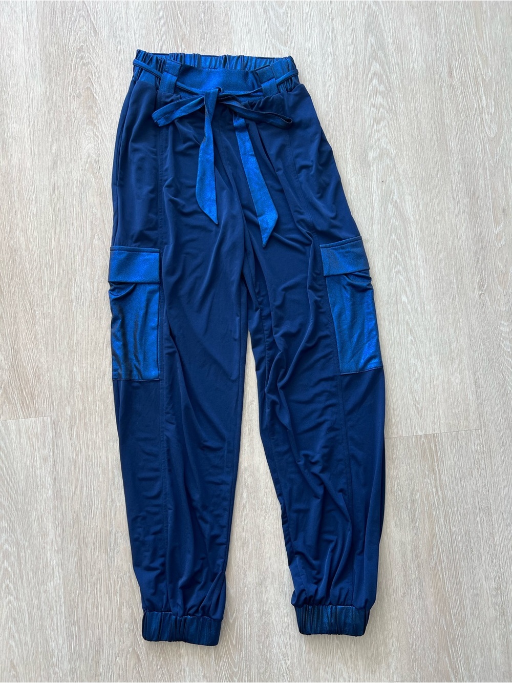 Lucy In The Sky Women’s Size XS Metallic Navy  Cargo Jogger Pants with Tie Waist